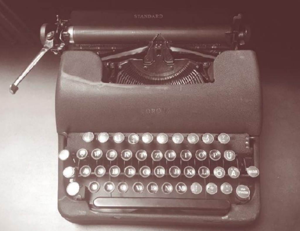 Vintage Corona Standard portable typewriter — QWERTZ keys, archival plate