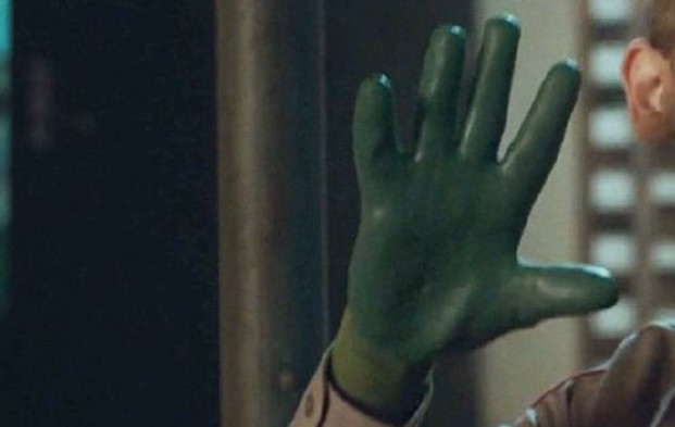 Freddie Sykes green glove